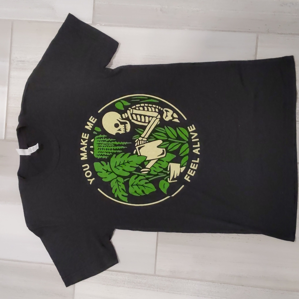 'Feel Alive' T-shirt